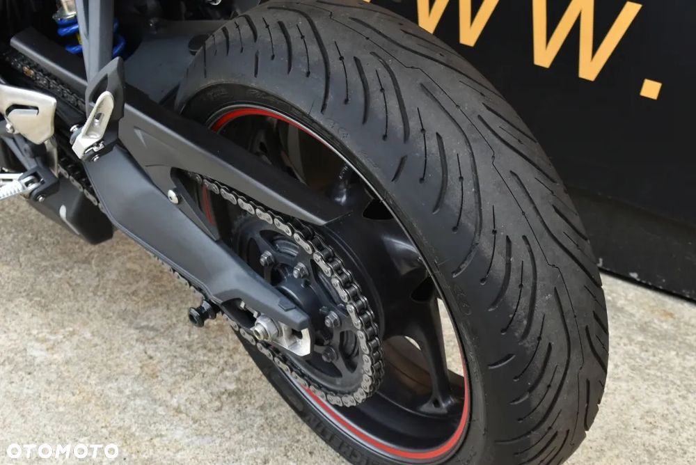Triumph Street Triple - 17