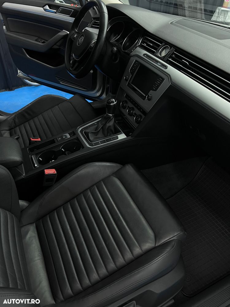 Volkswagen Passat 2.0 TDI Trendline - 11