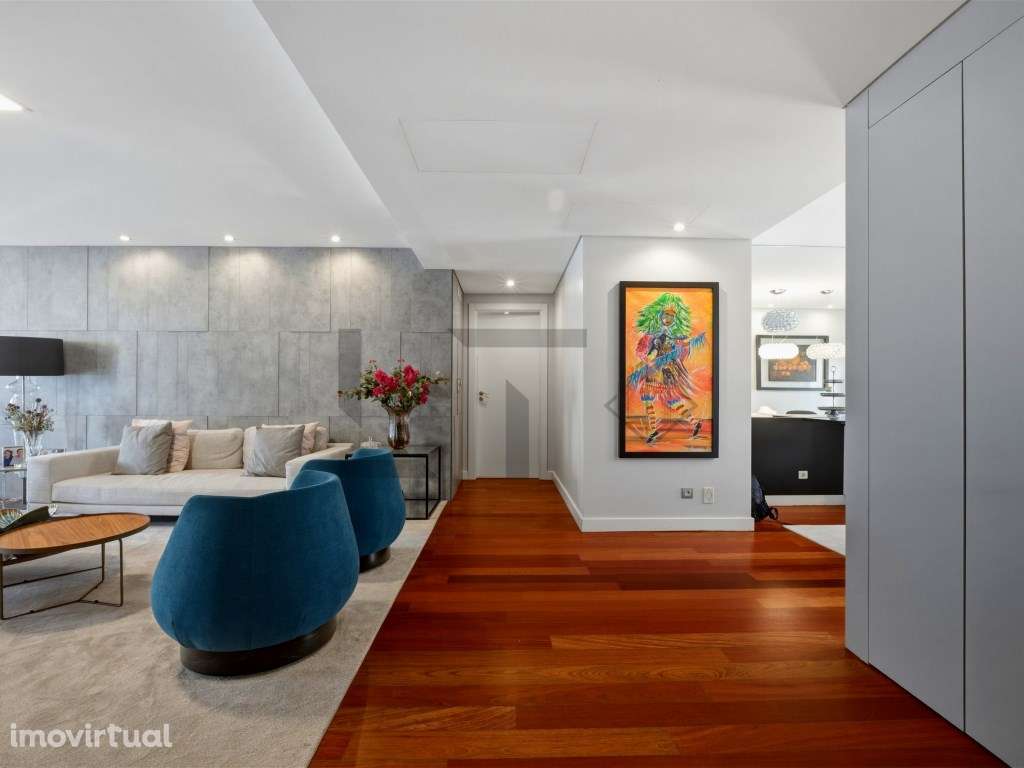 Apartamento T4 com Elevador e Garagem, Mobilado, para Venda, nas Av... - Grande imagem: 4/23