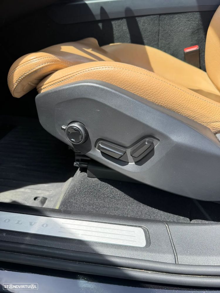 Volvo XC 60 2.0 D4 Inscription AWD Geartronic - 15