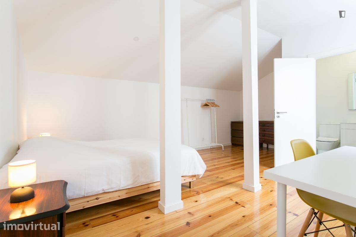 Quarto - localizado em Anjos Lisbon - Grande imagem: 3/28