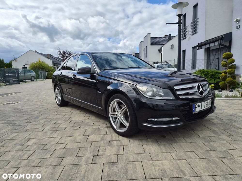 Mercedes-Benz Klasa C 180 CGI BlueEff Avantgarde - 2