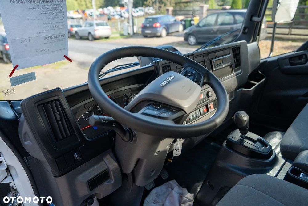 Isuzu M30 - 34