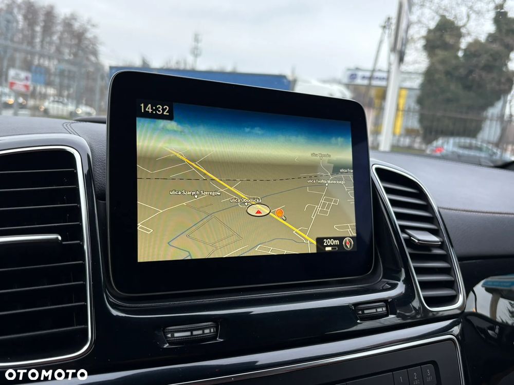 Mercedes-Benz GLE - 23