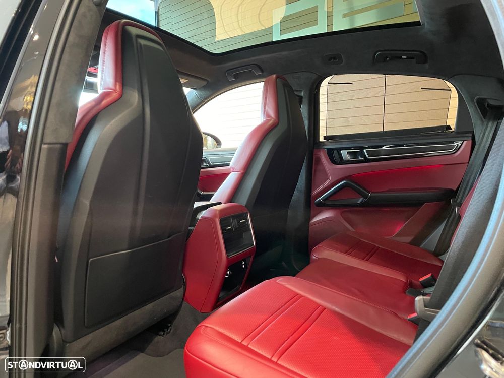 Porsche Cayenne Coupé GTS - 37