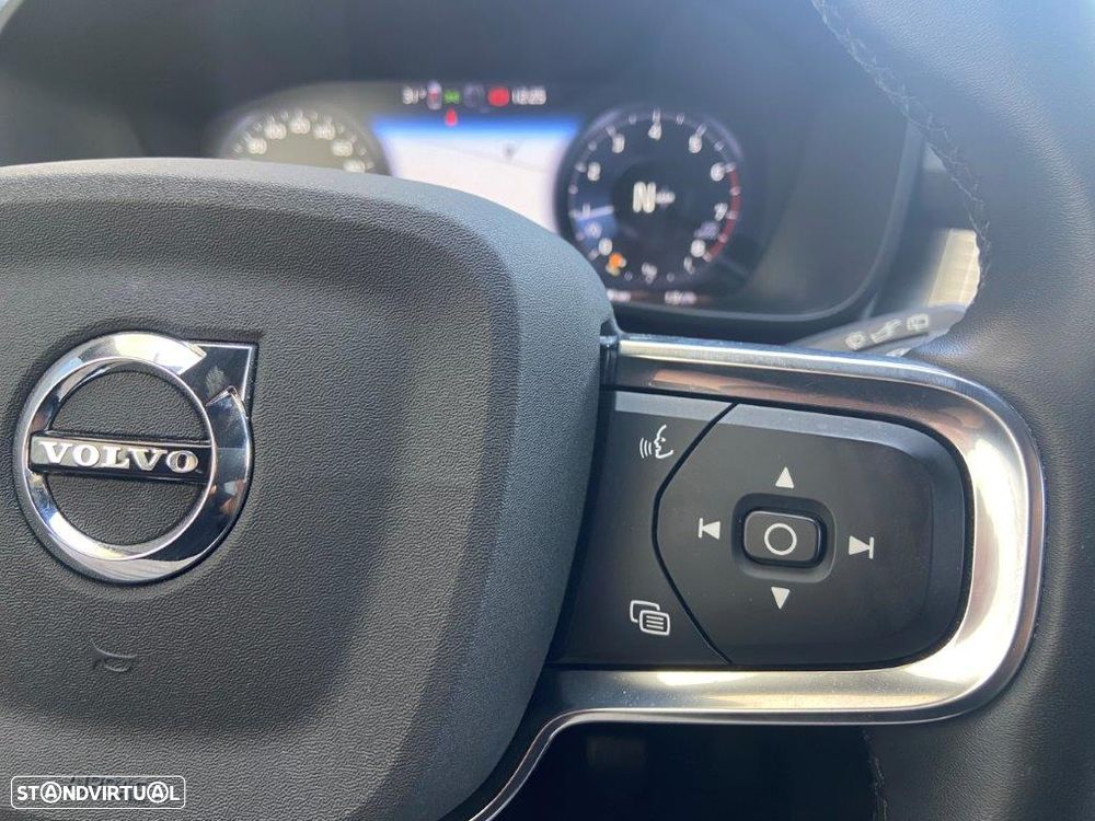 Volvo XC 40 1.5 T2 Momentum Plus - 24
