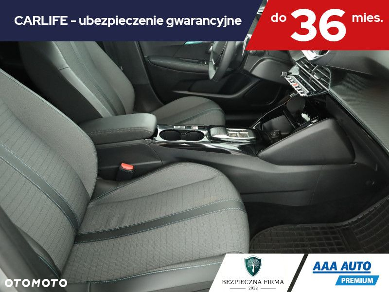Peugeot 208 - 8