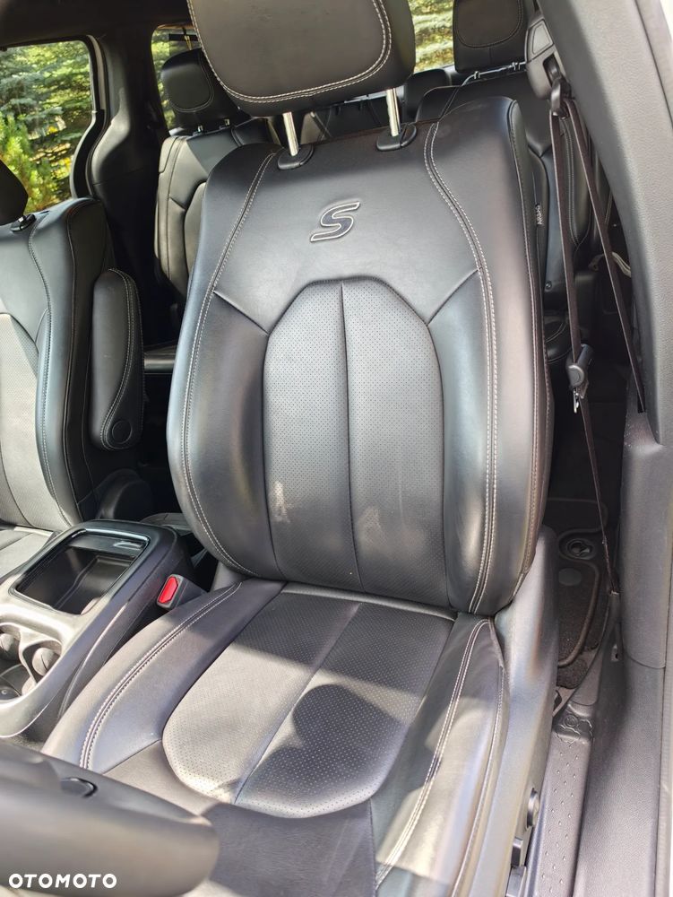 Chrysler Pacifica - 15