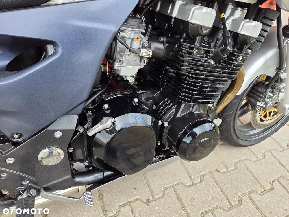 Kawasaki ZR - 12