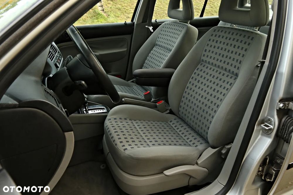 Volkswagen Bora Variant 1.6 - 31