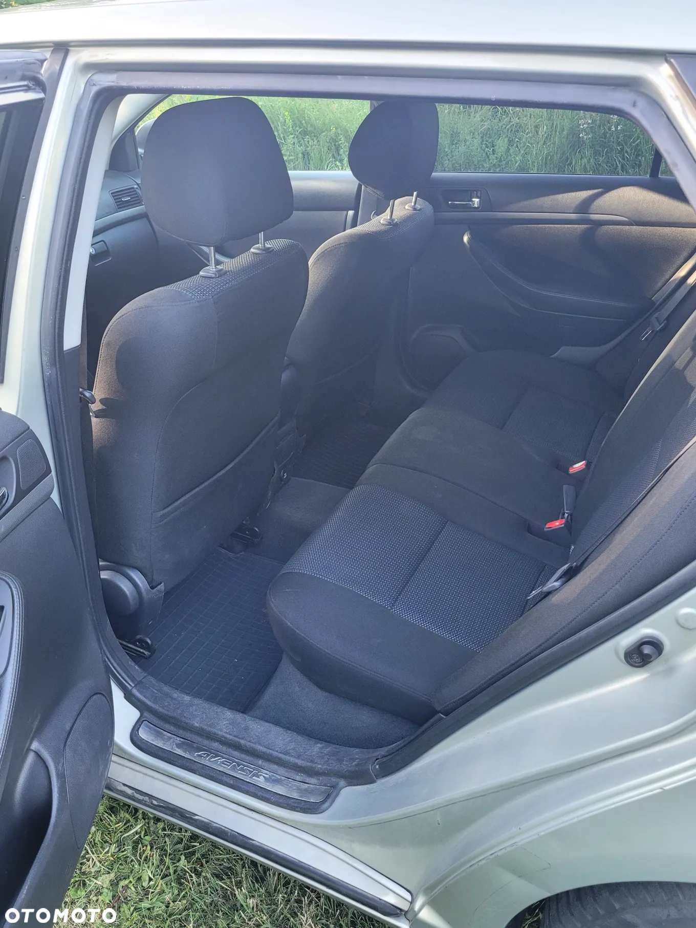 Toyota Avensis 2.0 D-4D Sol Premium - 4