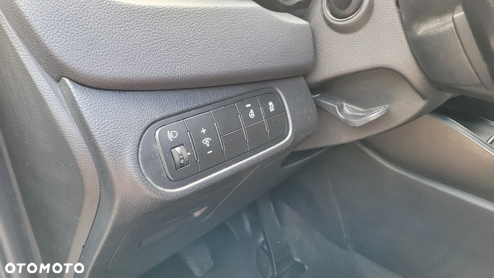 Kia Carens 1.7 CRDi 141 Dream Team Edition - 29