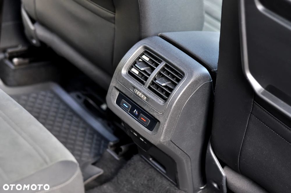 Volkswagen Touran 2.0 TDI SCR DSG Highline - 35