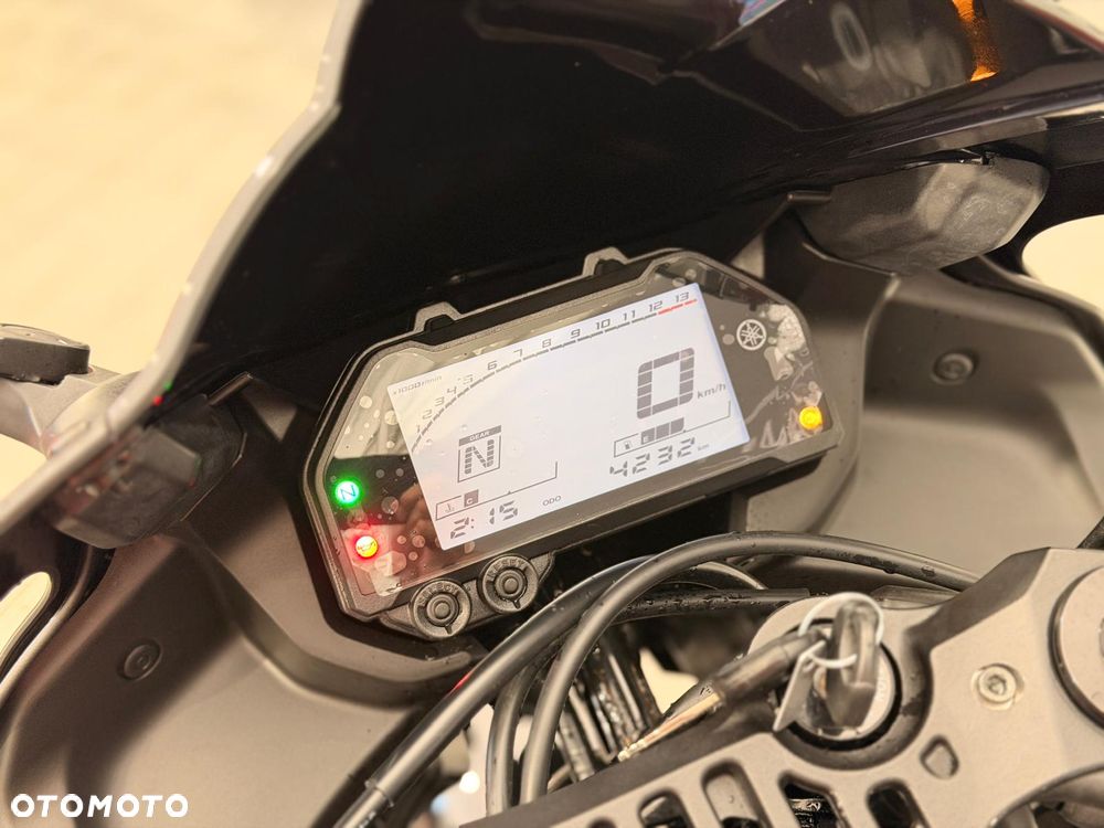 Yamaha YZF - 8