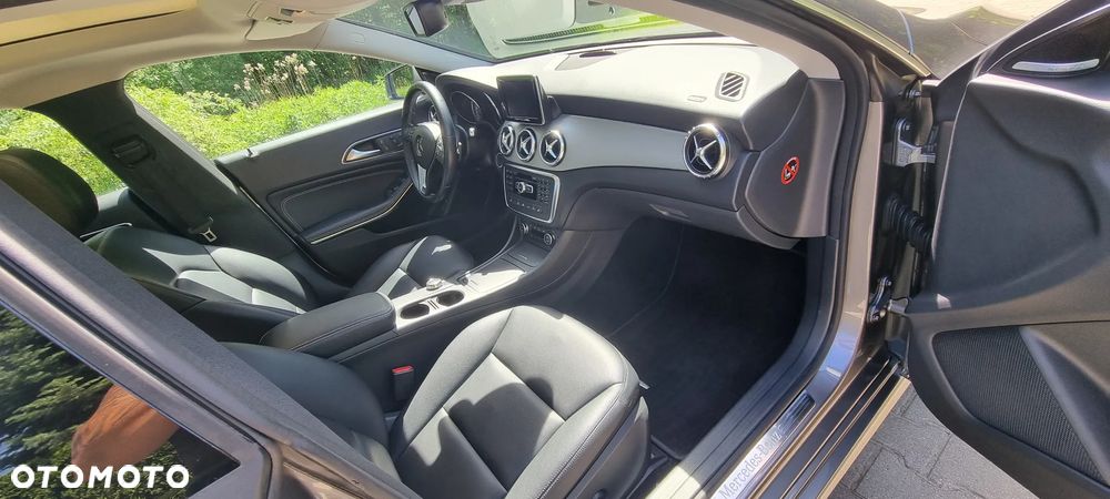 Mercedes-Benz CLA 250 4Matic 7G-DCT UrbanStyle Edition - 25