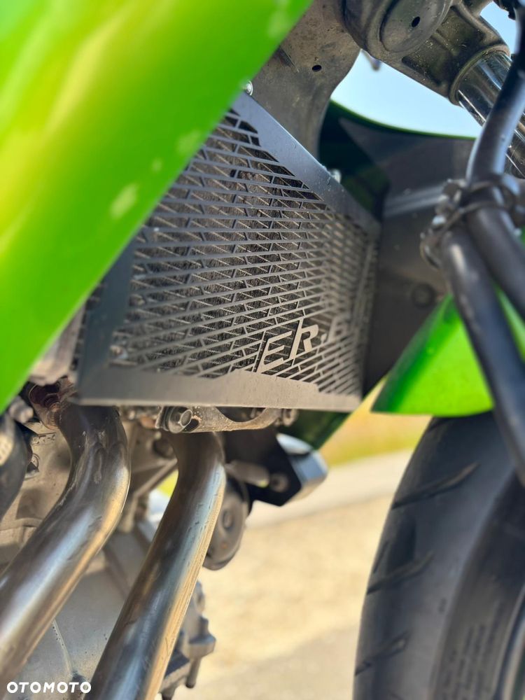 Kawasaki ER - 12