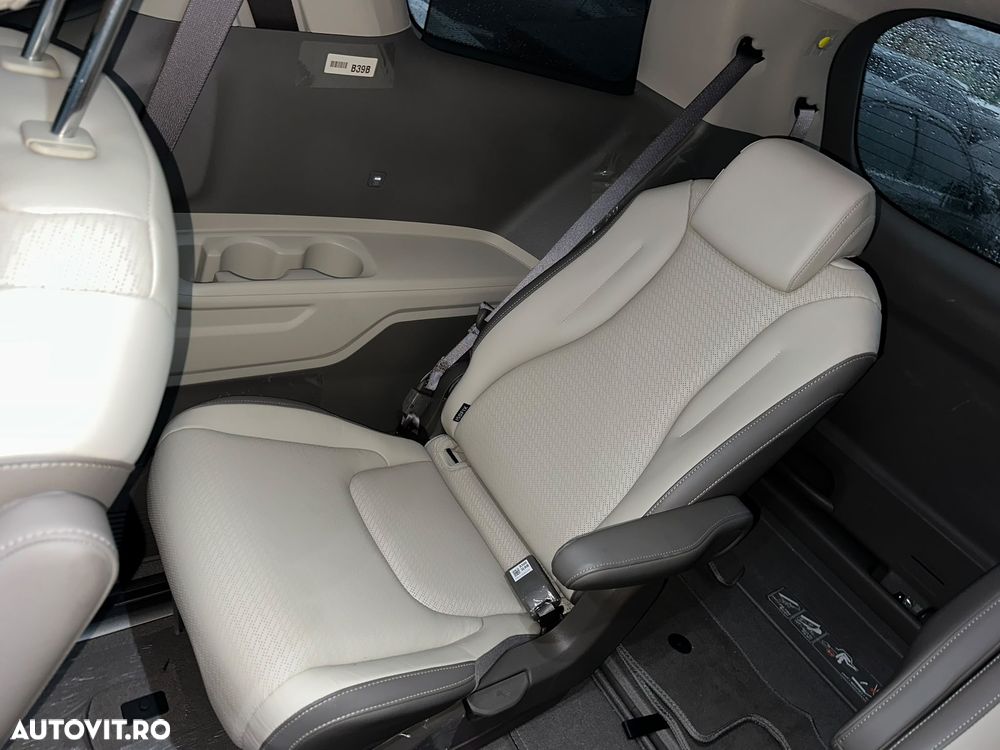 Kia Carnival - 15