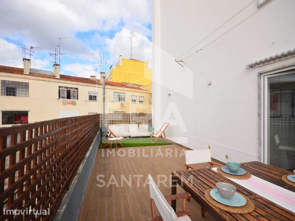 Dois Apartamentos Remodelados num T4 - Grande imagem: 2/20