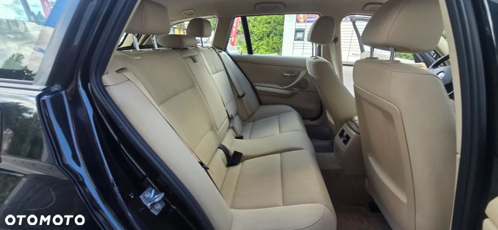 BMW Seria 3 318d DPF Edition Exclusive - 32