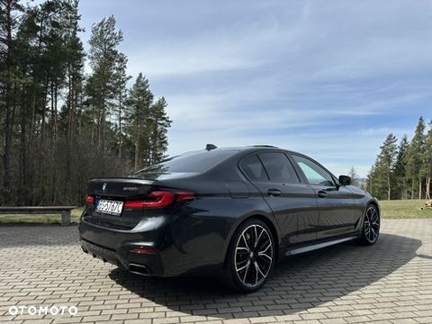 BMW Seria 5 M550i xDrive sport - 26