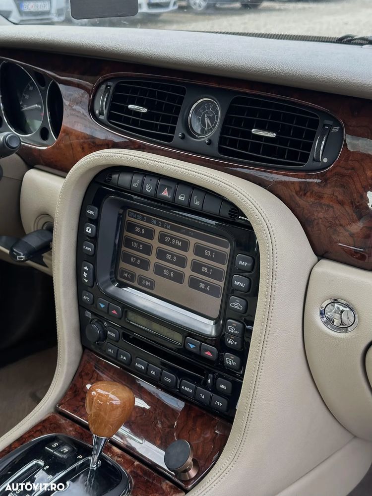 Jaguar XJ XJ6 2.7 Twin Turbo (LWB) Sovereign - 13