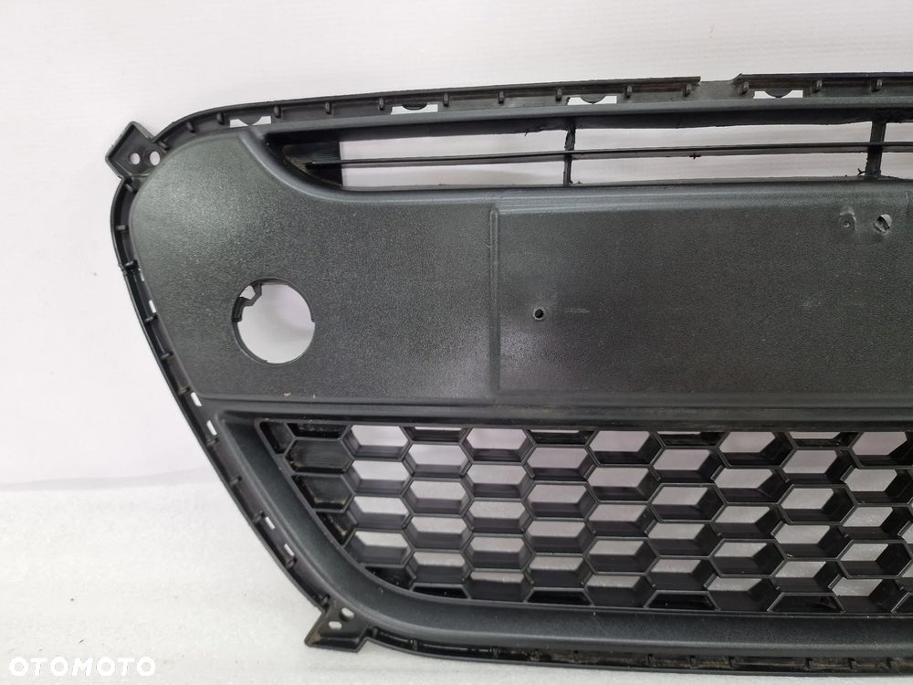 KIA PICANTO II 11- KRATKA ŚRODKOWA ZDERZAKA PRZEDNIEGO PRZÓD , NR 86569-1Y000 , NR AUKCJI KR186 - 2