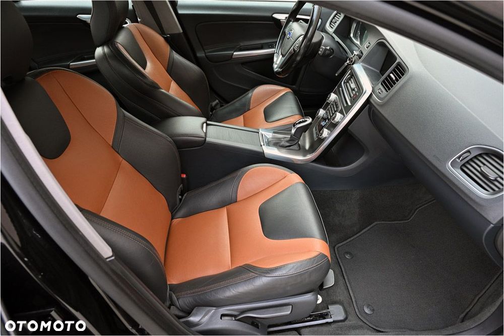 Volvo V60 Cross Country D4 Geartronic Summum - 20