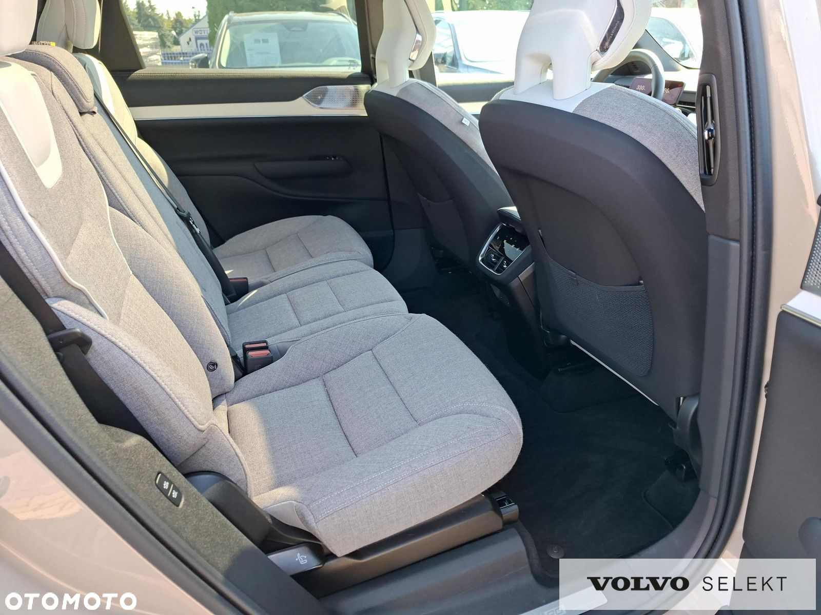 Volvo EX90 - 11