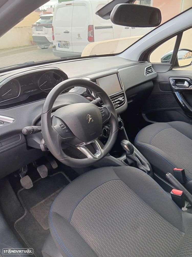 Peugeot 208 1.6 BlueHDi Style - 4