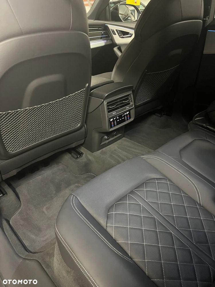 Audi Q8 - 8