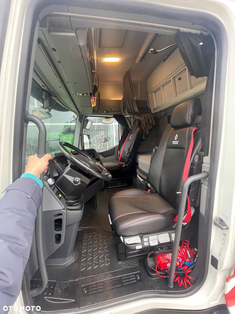 Renault T520 HIGH SLEEPER CAB - 16