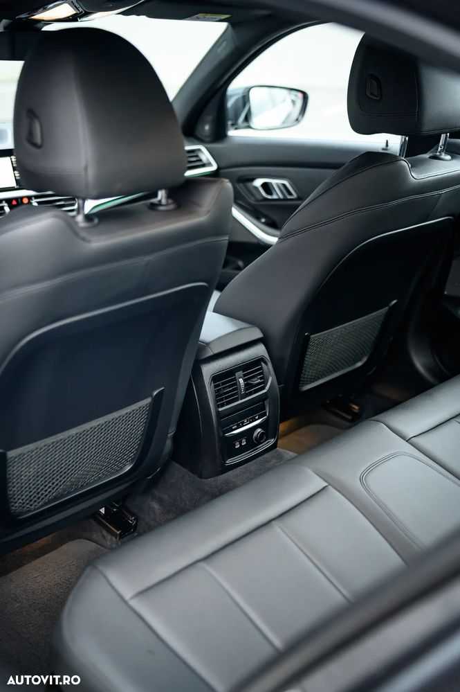 BMW Seria 3 330i AT - 26