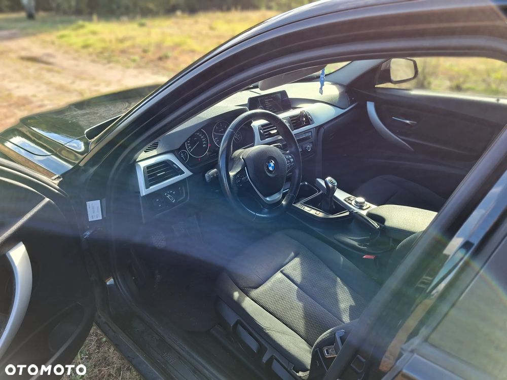 BMW Seria 3 318d Touring - 18