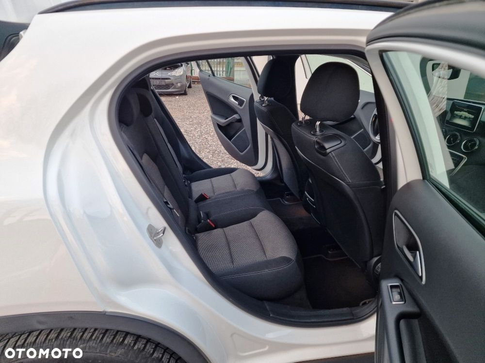 Mercedes-Benz GLA - 16