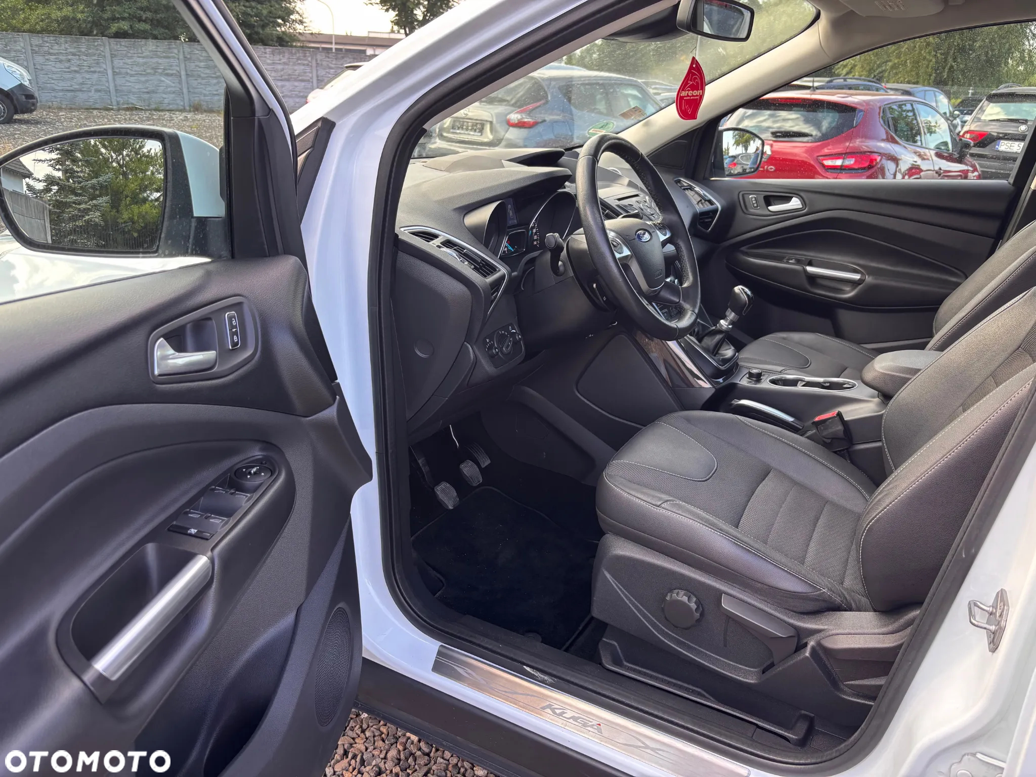Ford Kuga 1.6 EcoBoost 2x4 Titanium - 6