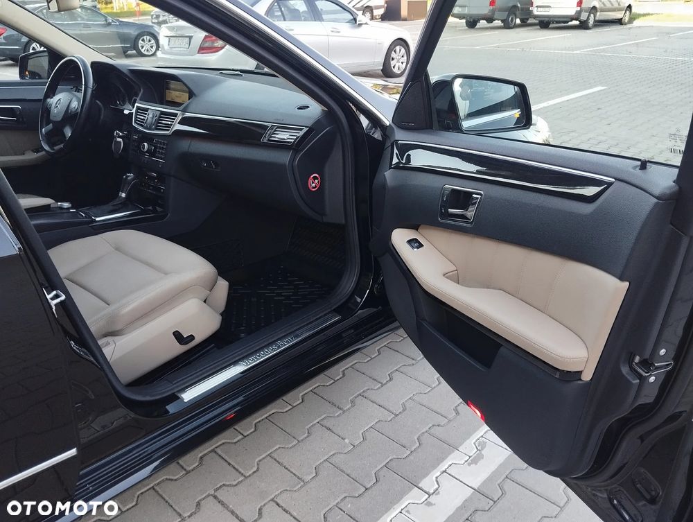 Mercedes-Benz Klasa E 250 CGI BlueEffICIENCY Avantgarde - 23