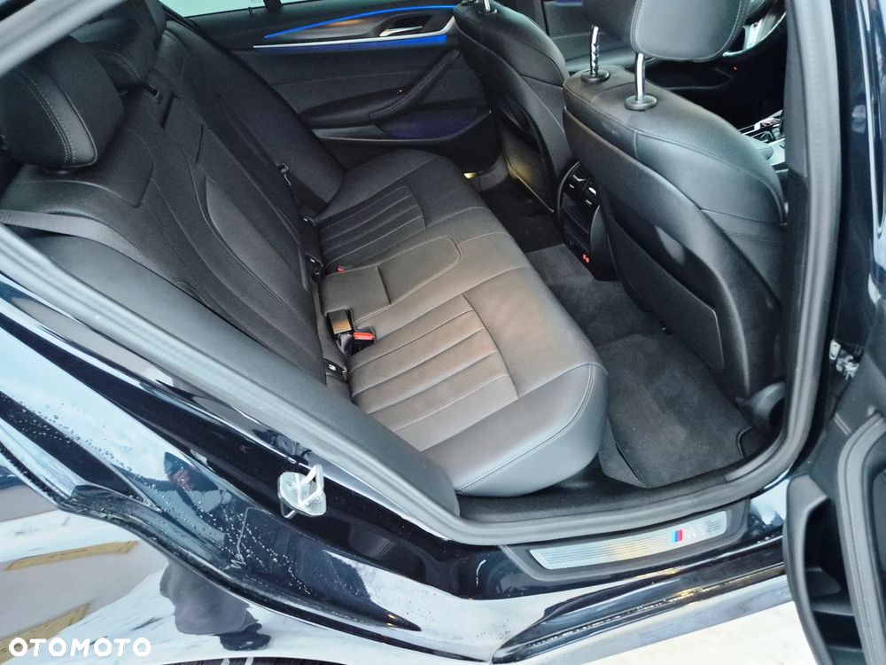 BMW Seria 5 520d M Sport - 11
