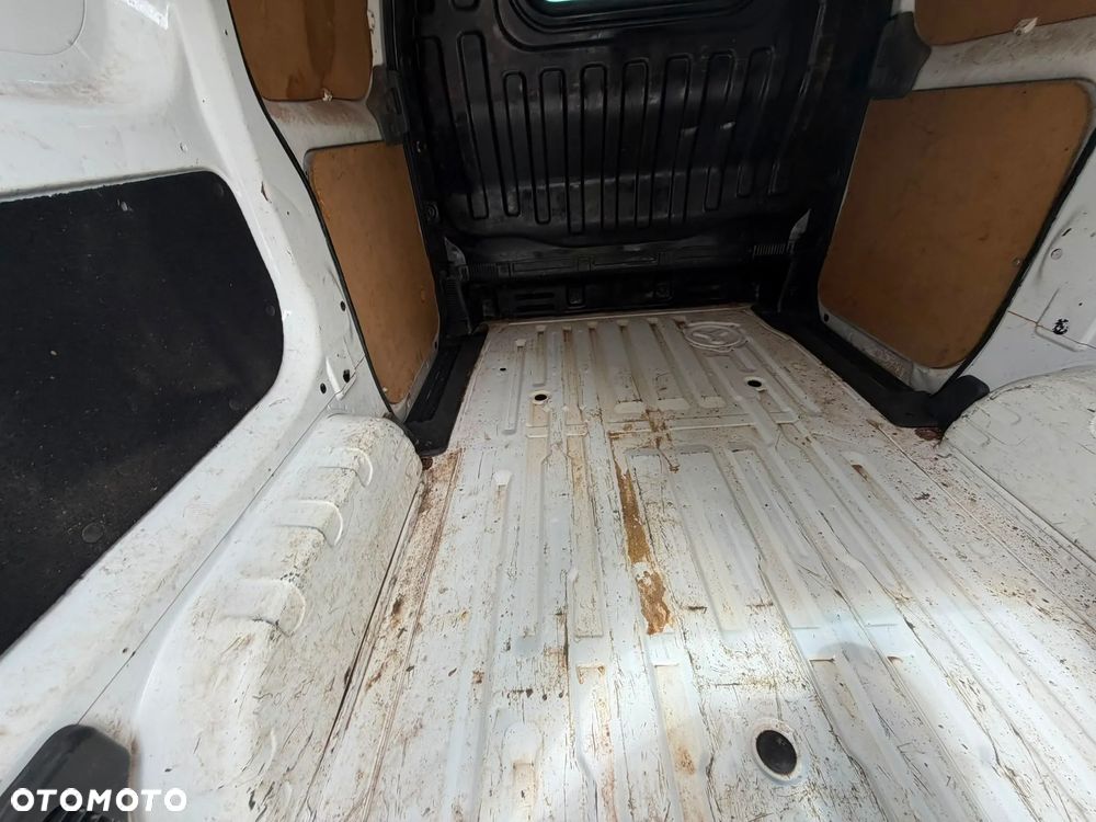 Nissan NV 200 - 33