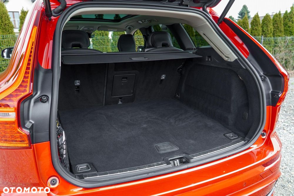 Volvo XC 60 T6 Plug-In Hybrid AWD Plus Dark - 39