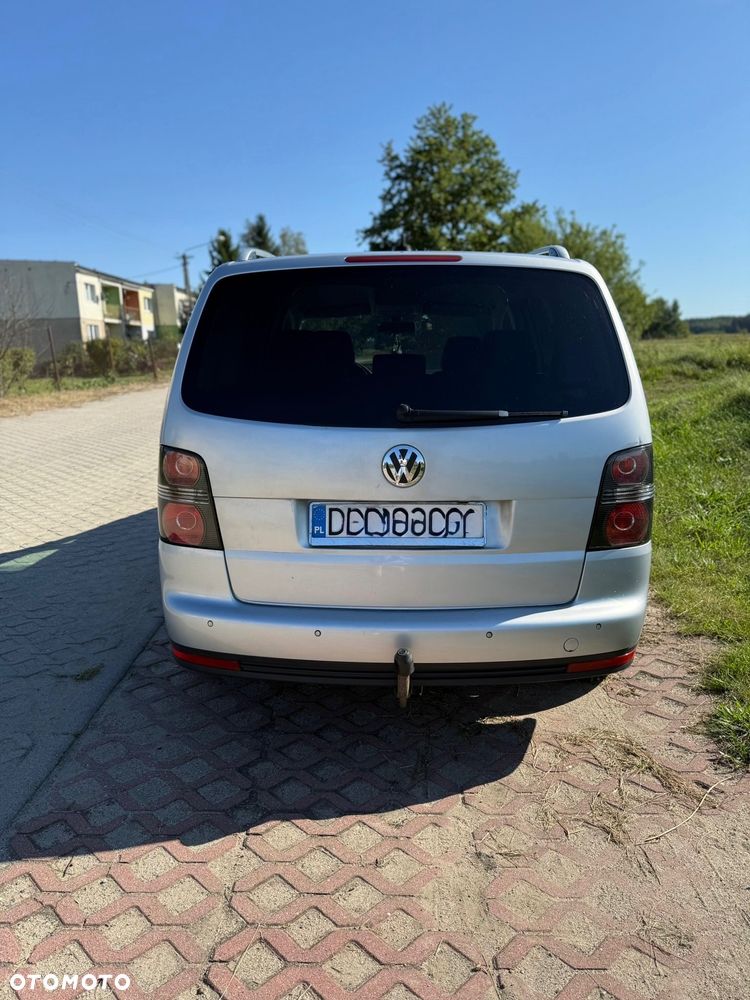 Volkswagen Touran 1.9 TDI DPF BlueMot Conceptline - 3