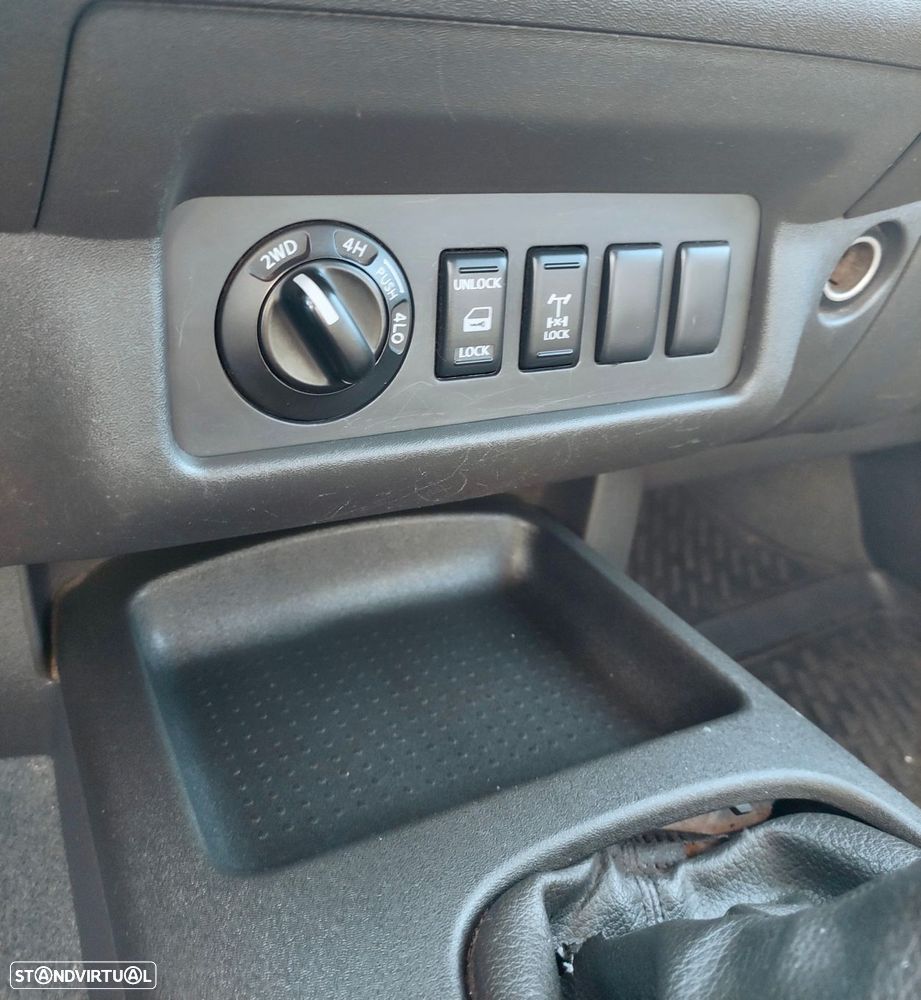 Nissan Navara 2.5 dCi CD LE Premium - 9