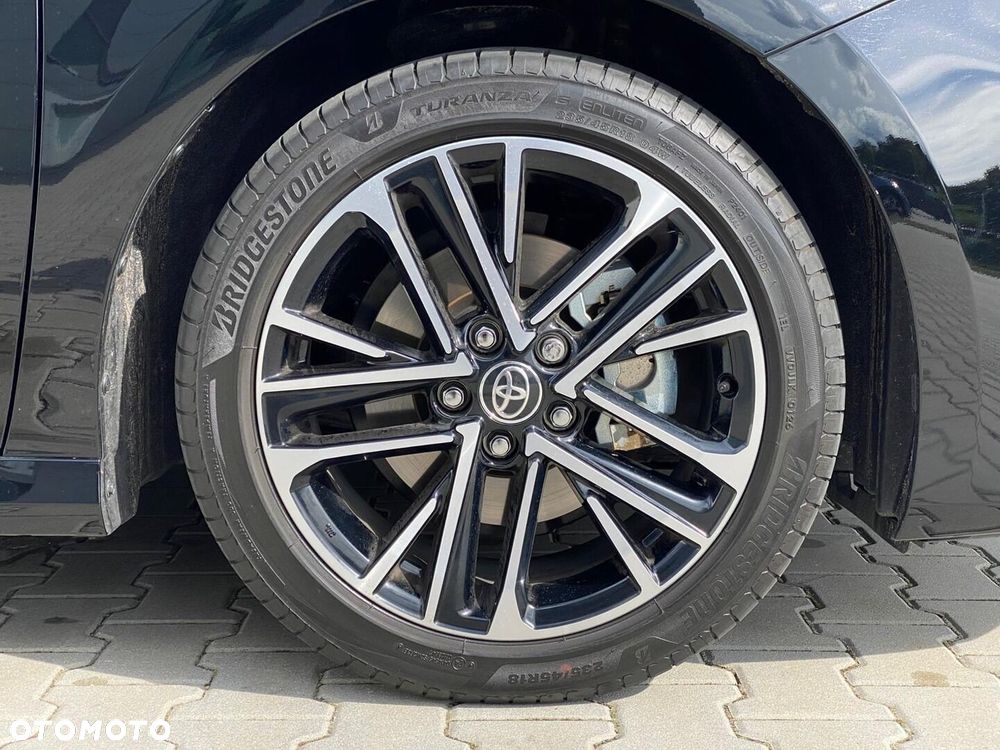 Toyota Camry - 35