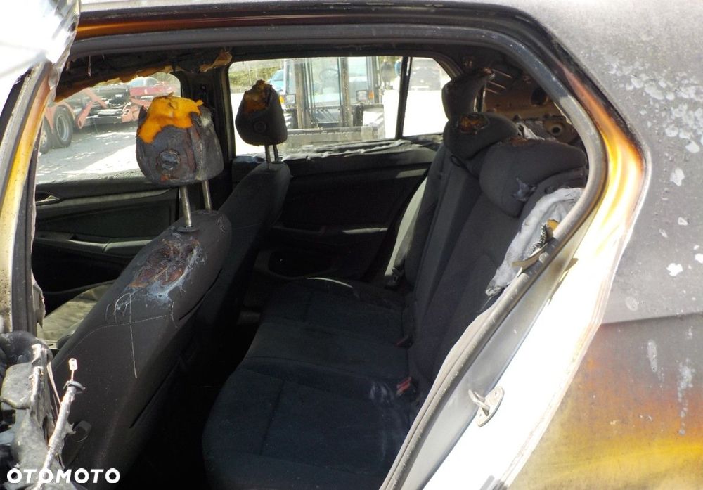 Volkswagen Golf - 28