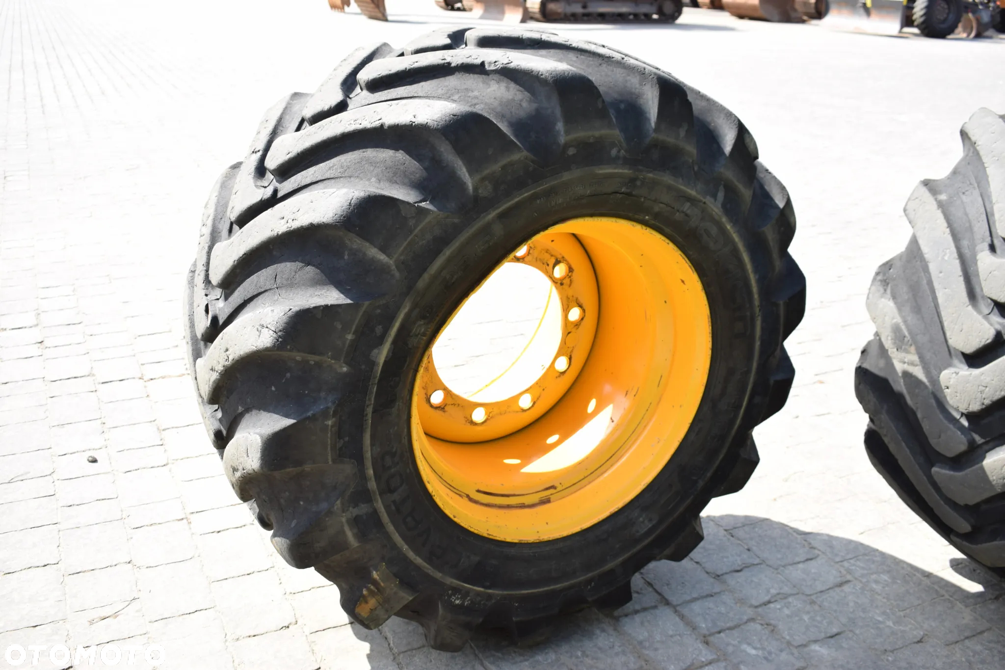 Koła R22.5 Nokian 600/50- 22.5 do koparki opony balony 24 płótna - 20