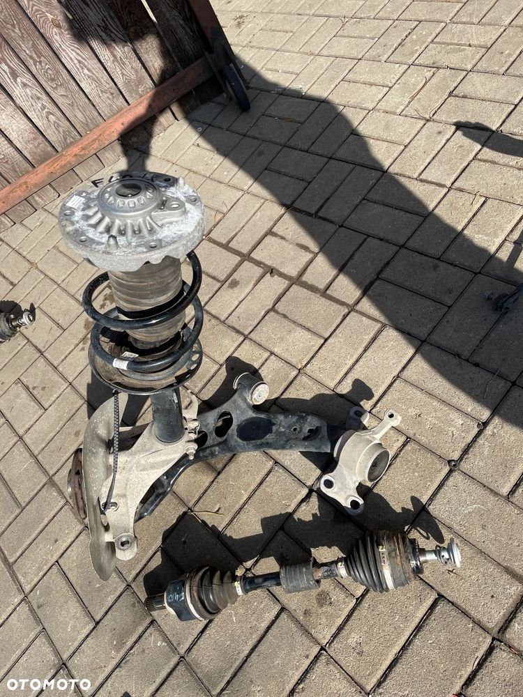 BMW 1 F40 zawieszenie przód lewe przednie amortyzator wahacz półoś