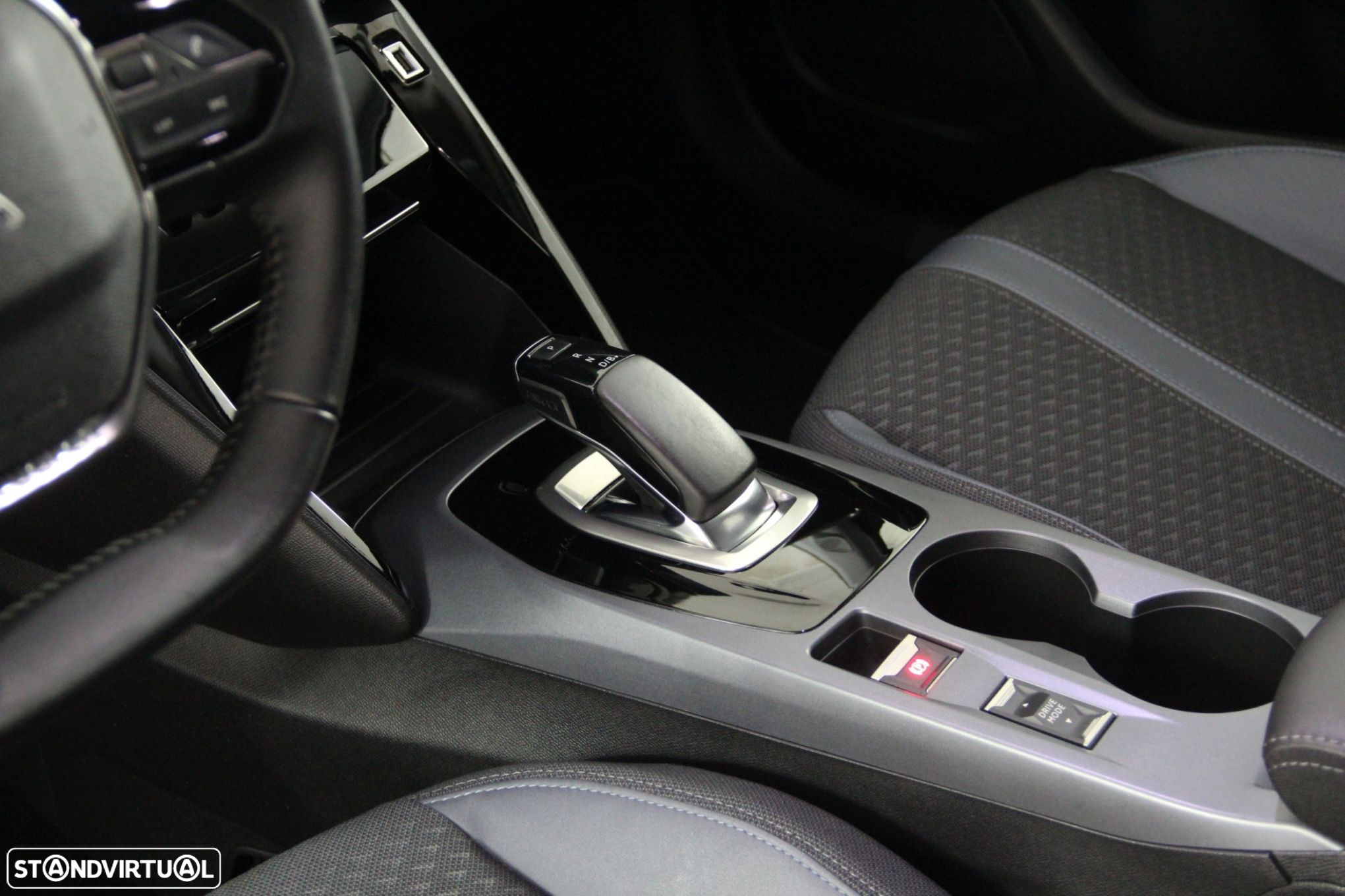 Peugeot e-2008 50 kWh Allure - 7