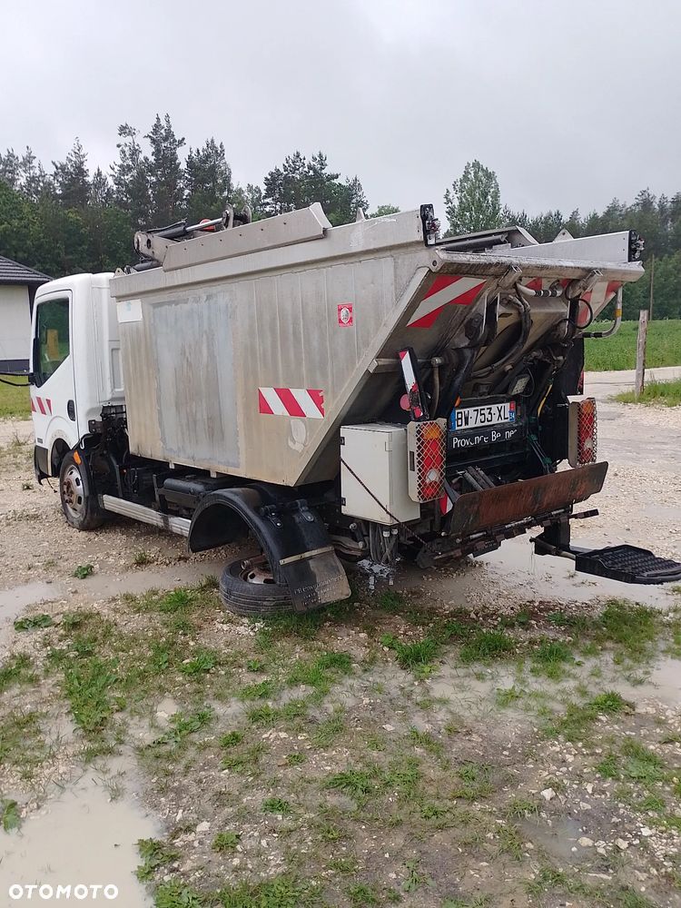Nissan Cabstar - 3