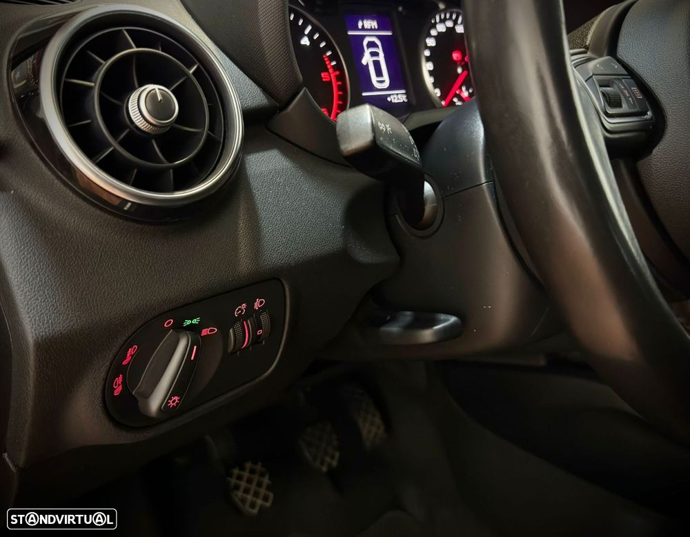 Audi A1 Sportback 1.6 TDI S-line - 21