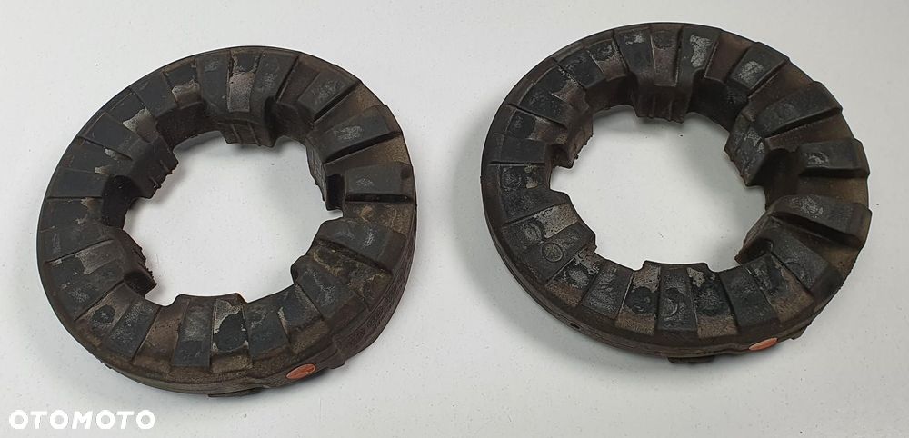 GUMA PODKŁADKA SPRĘŻYNY TYŁ JAGUAR XE X760 FK72-5A327-AA - 3