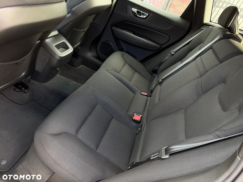 Volvo XC 60 B4 B Momentum Pro - 31